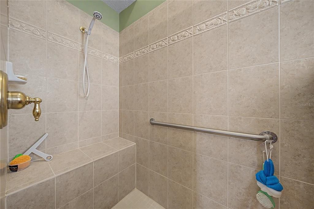 For Sale: $410,000 (3 beds, 2 baths, 1819 Square Feet)
