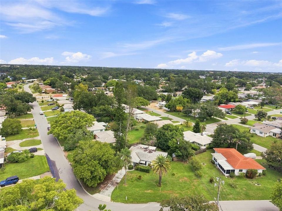 For Sale: $318,000 (2 beds, 2 baths, 926 Square Feet)