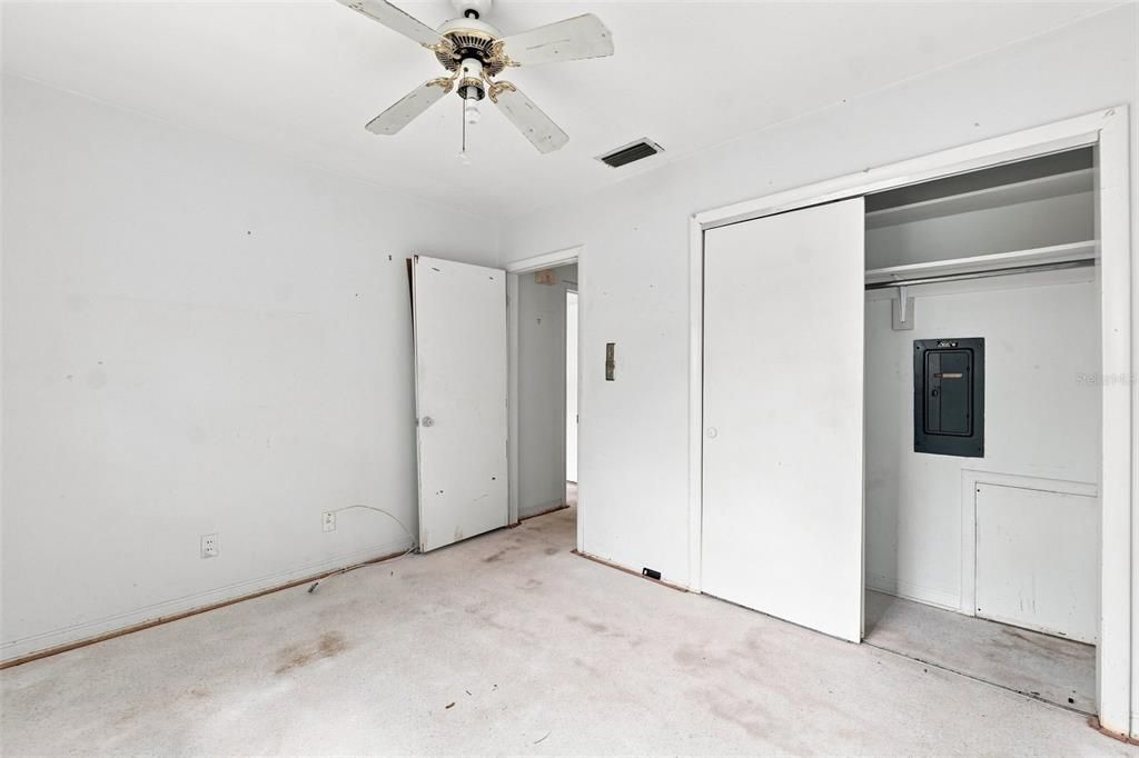 For Sale: $318,000 (2 beds, 2 baths, 926 Square Feet)