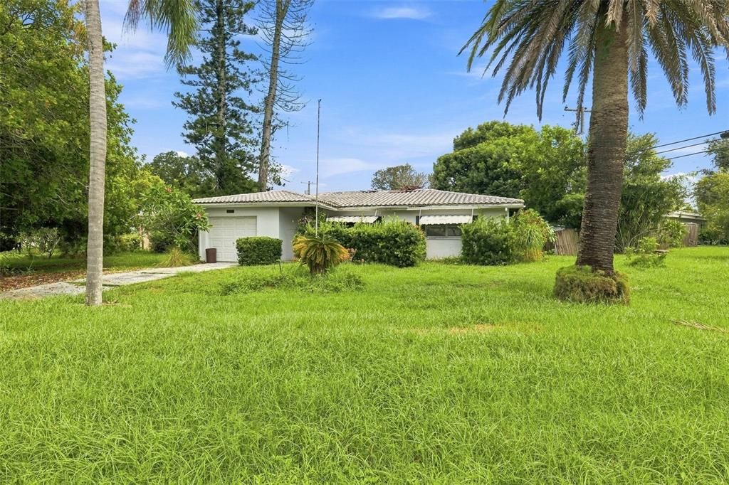 For Sale: $318,000 (2 beds, 2 baths, 926 Square Feet)