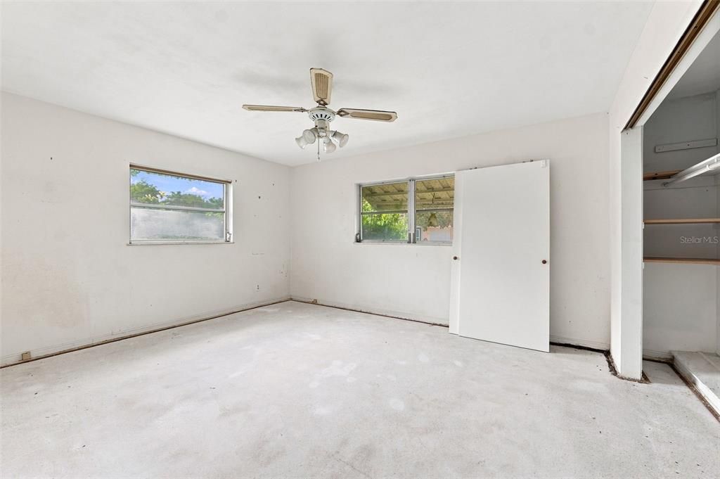 For Sale: $318,000 (2 beds, 2 baths, 926 Square Feet)