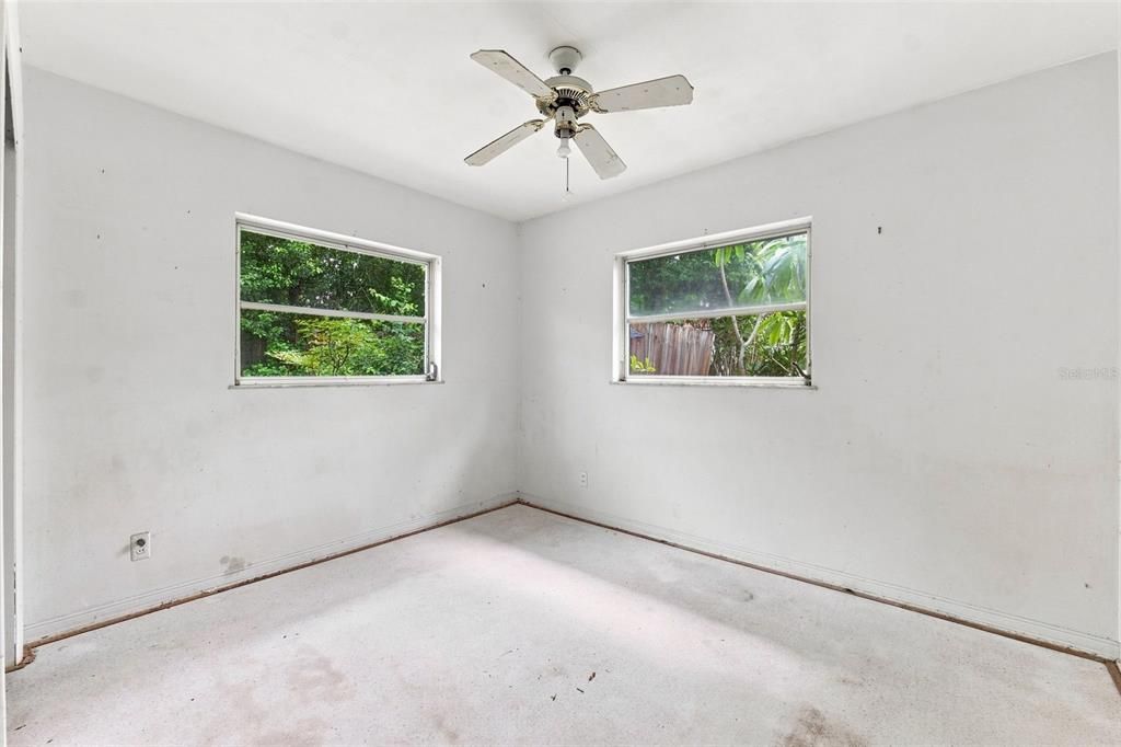 For Sale: $318,000 (2 beds, 2 baths, 926 Square Feet)