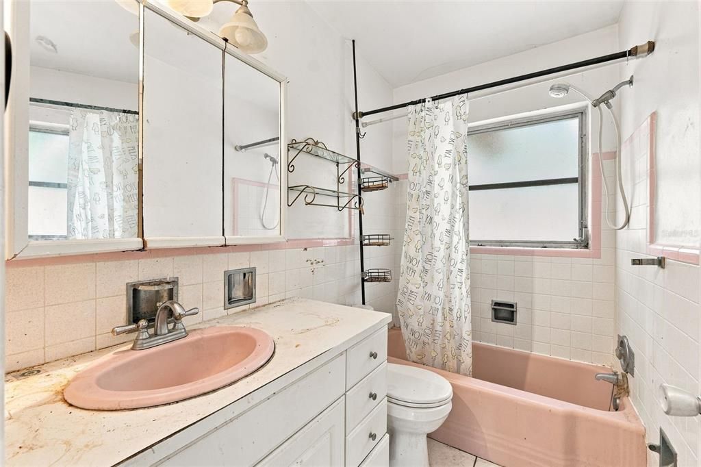 For Sale: $318,000 (2 beds, 2 baths, 926 Square Feet)