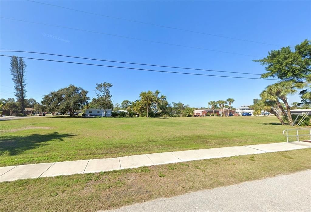 For Sale: $499,999 (0.91 acres)