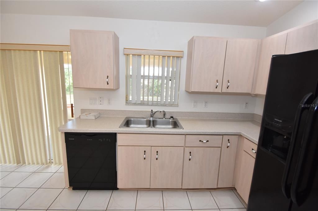 For Sale: $455,000 (6 beds, 0 baths, 2592 Square Feet)