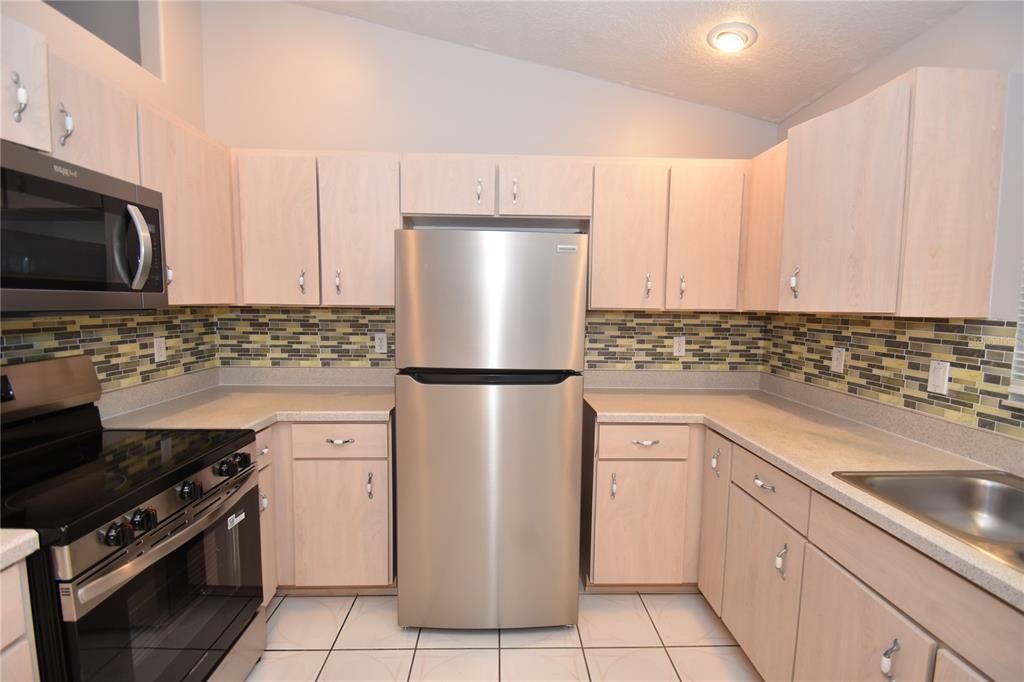 For Sale: $455,000 (6 beds, 0 baths, 2592 Square Feet)