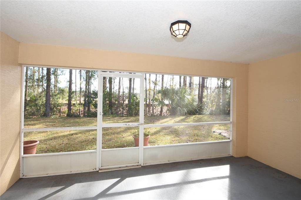 For Sale: $455,000 (6 beds, 0 baths, 2592 Square Feet)