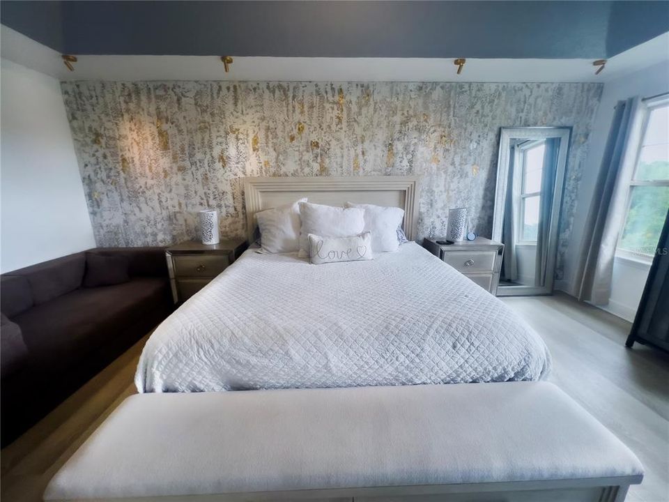 En Venta: $420,000 (3 camas, 3 baños, 2250 Pies cuadrados)