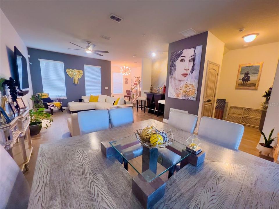 En Venta: $420,000 (3 camas, 3 baños, 2250 Pies cuadrados)