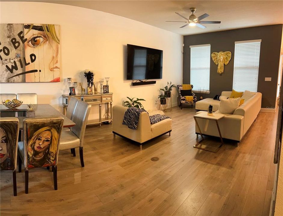En Venta: $420,000 (3 camas, 3 baños, 2250 Pies cuadrados)