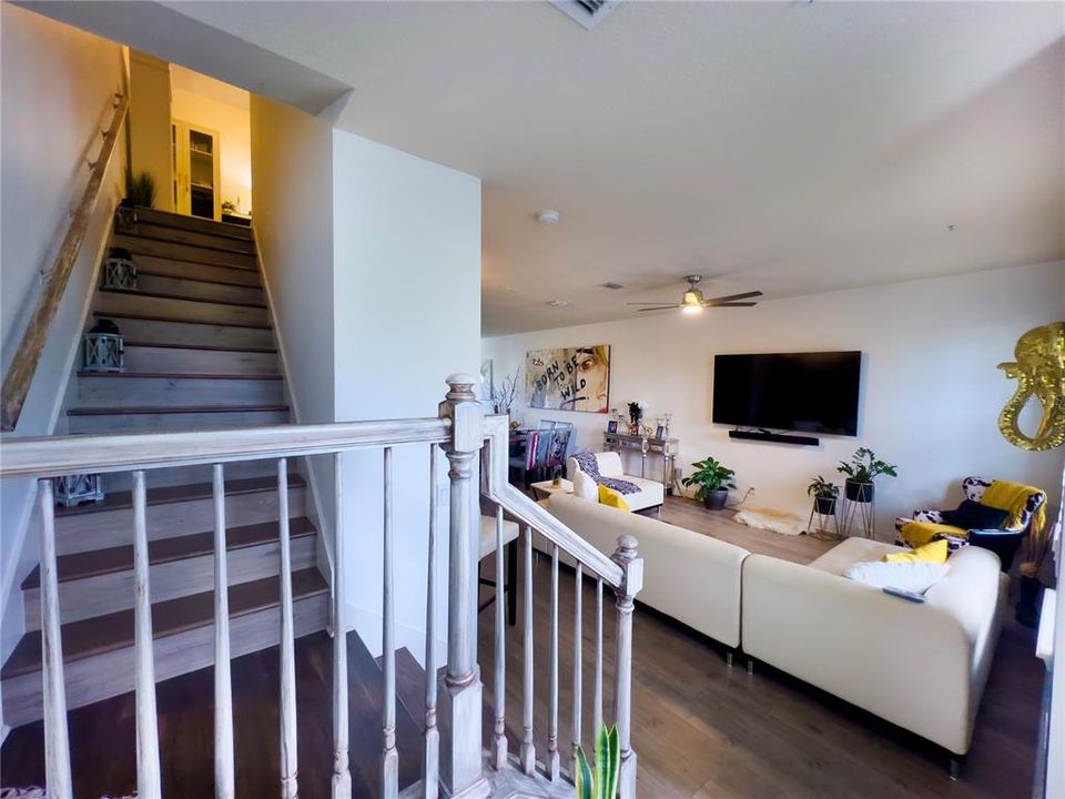 En Venta: $420,000 (3 camas, 3 baños, 2250 Pies cuadrados)