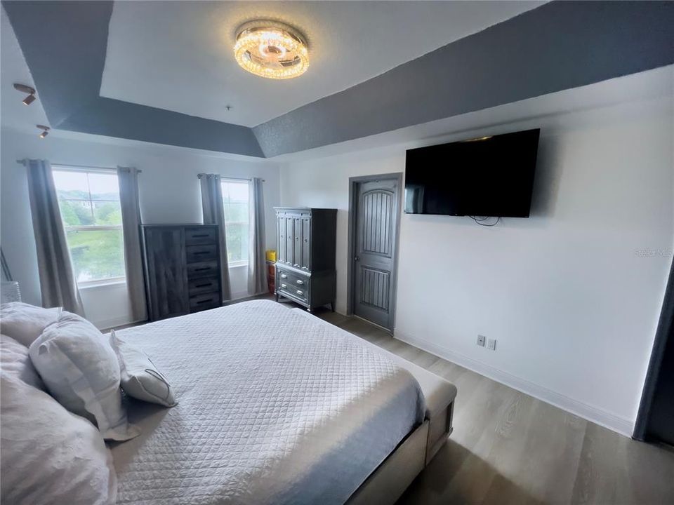 En Venta: $420,000 (3 camas, 3 baños, 2250 Pies cuadrados)