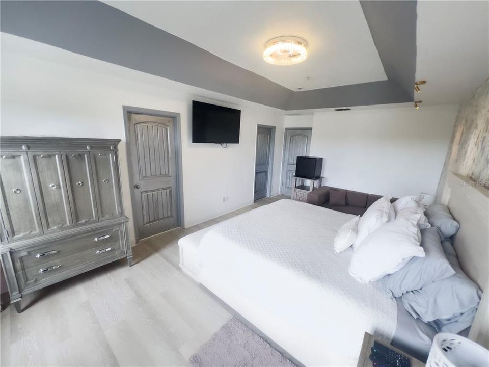 En Venta: $420,000 (3 camas, 3 baños, 2250 Pies cuadrados)