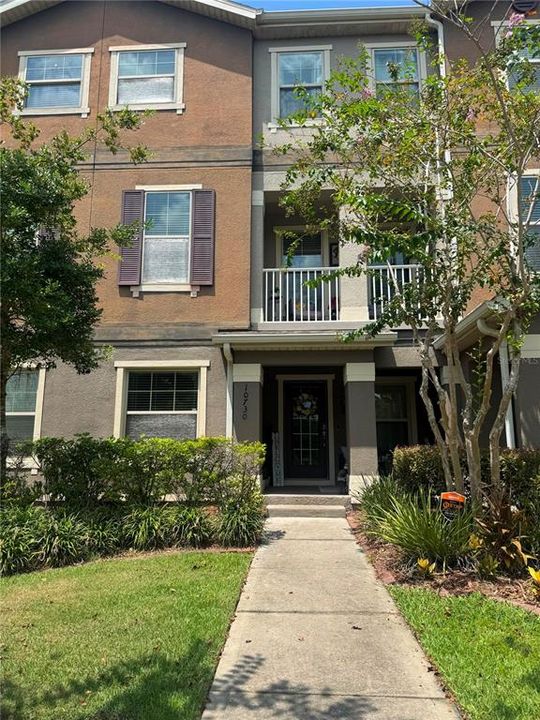 En Venta: $420,000 (3 camas, 3 baños, 2250 Pies cuadrados)