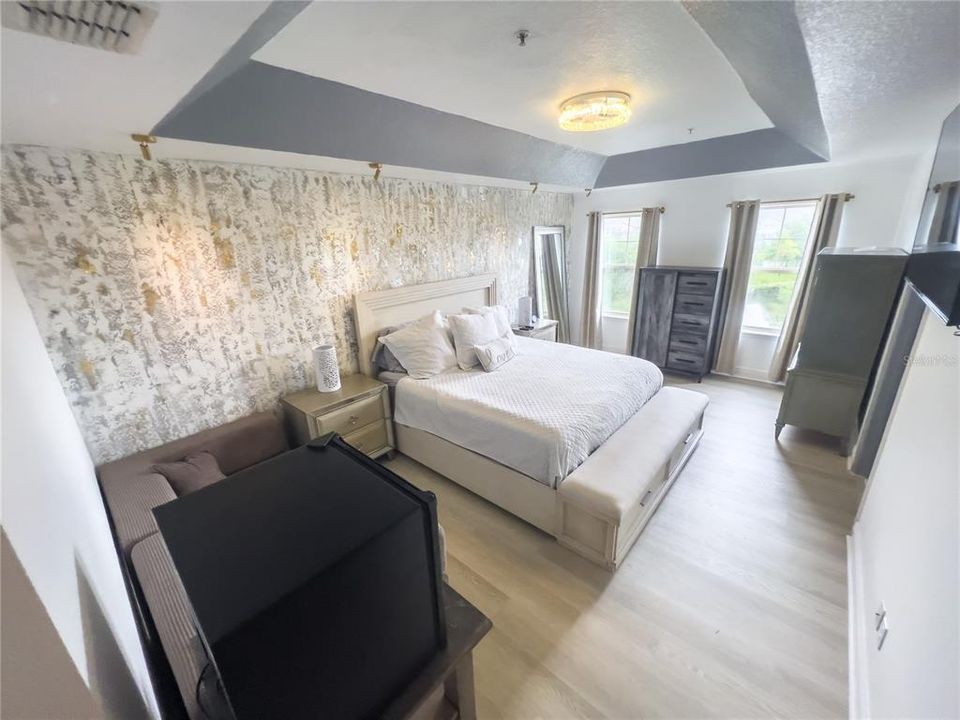 En Venta: $420,000 (3 camas, 3 baños, 2250 Pies cuadrados)
