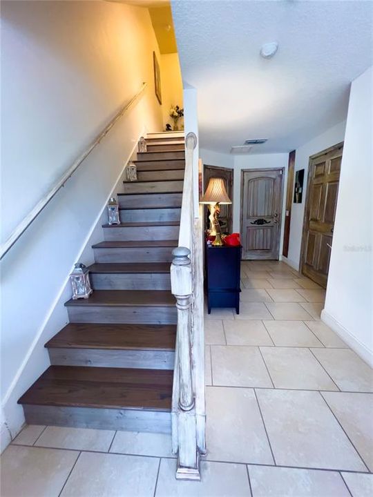 En Venta: $420,000 (3 camas, 3 baños, 2250 Pies cuadrados)