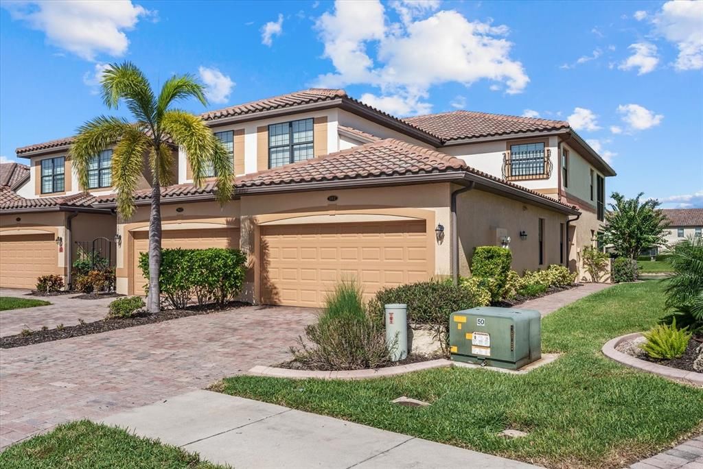 For Sale: $339,900 (3 beds, 2 baths, 1706 Square Feet)