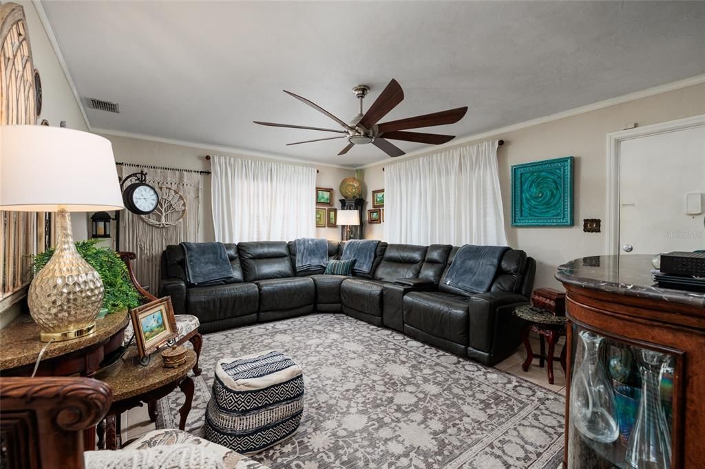 En Venta: $375,900 (3 camas, 1 baños, 968 Pies cuadrados)
