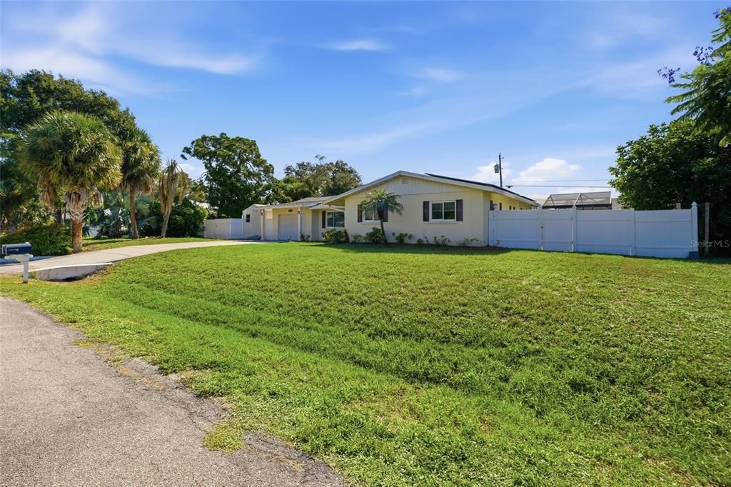 Active With Contract: $365,000 (3 beds, 2 baths, 1759 Square Feet)
