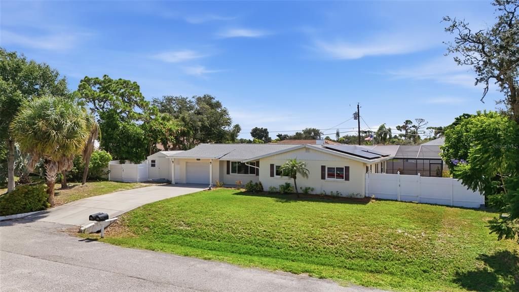 Active With Contract: $365,000 (3 beds, 2 baths, 1759 Square Feet)
