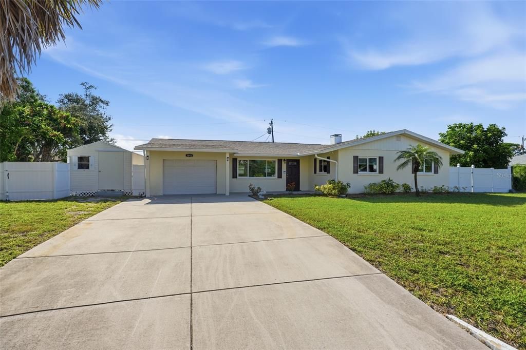 Active With Contract: $365,000 (3 beds, 2 baths, 1759 Square Feet)