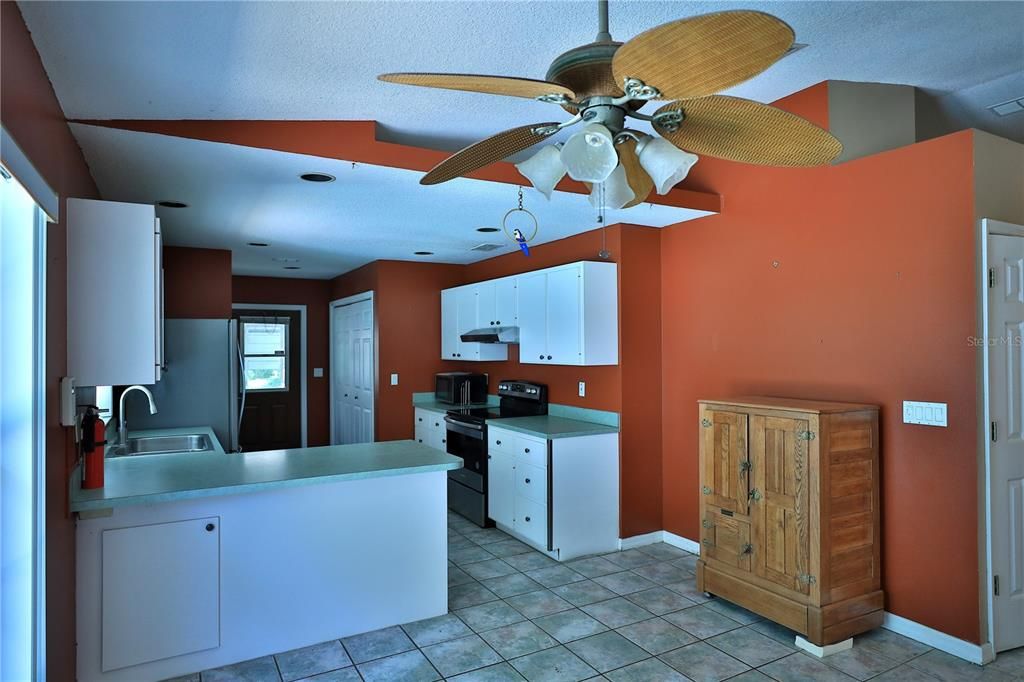En Venta: $498,000 (3 camas, 2 baños, 1728 Pies cuadrados)