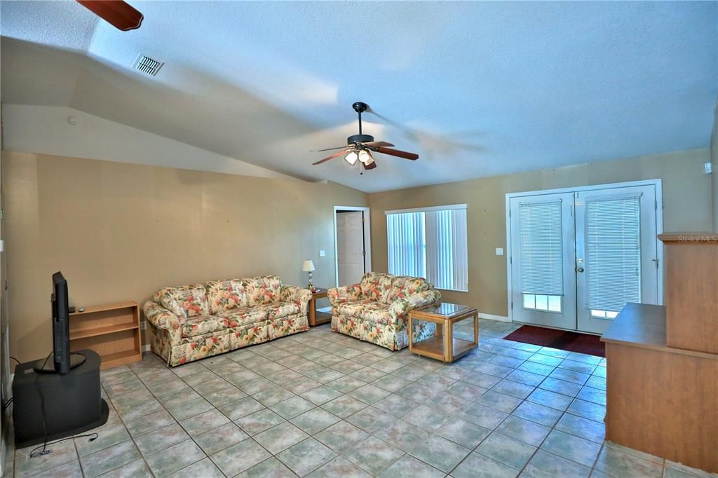 En Venta: $498,000 (3 camas, 2 baños, 1728 Pies cuadrados)