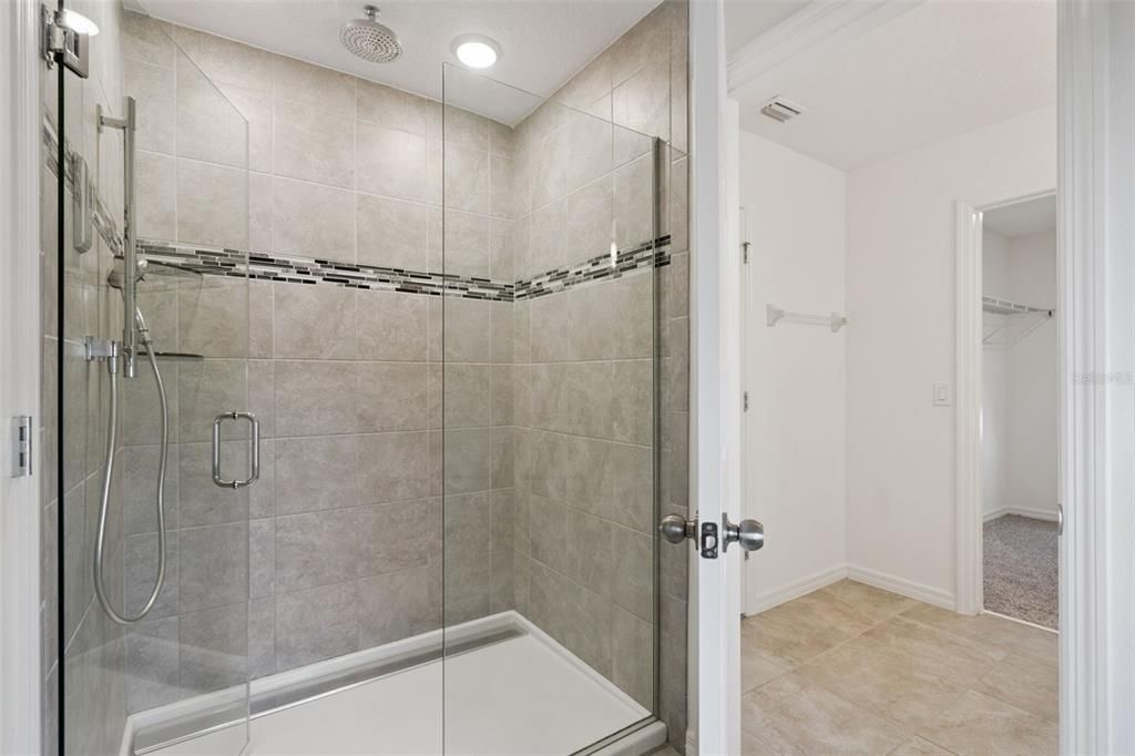 En Venta: $389,900 (4 camas, 2 baños, 2390 Pies cuadrados)