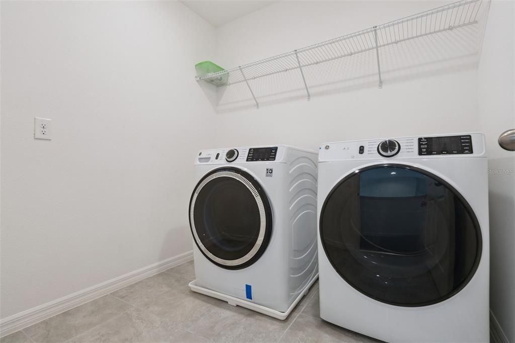 En Venta: $389,900 (4 camas, 2 baños, 2390 Pies cuadrados)