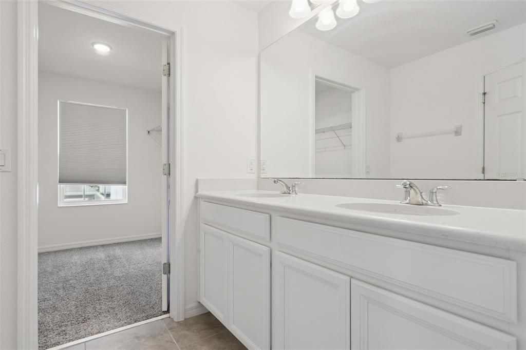 En Venta: $389,900 (4 camas, 2 baños, 2390 Pies cuadrados)