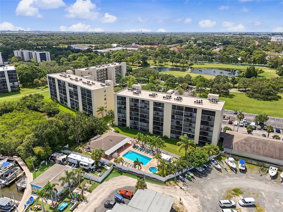 En Venta: $300,000 (2 camas, 2 baños, 960 Pies cuadrados)