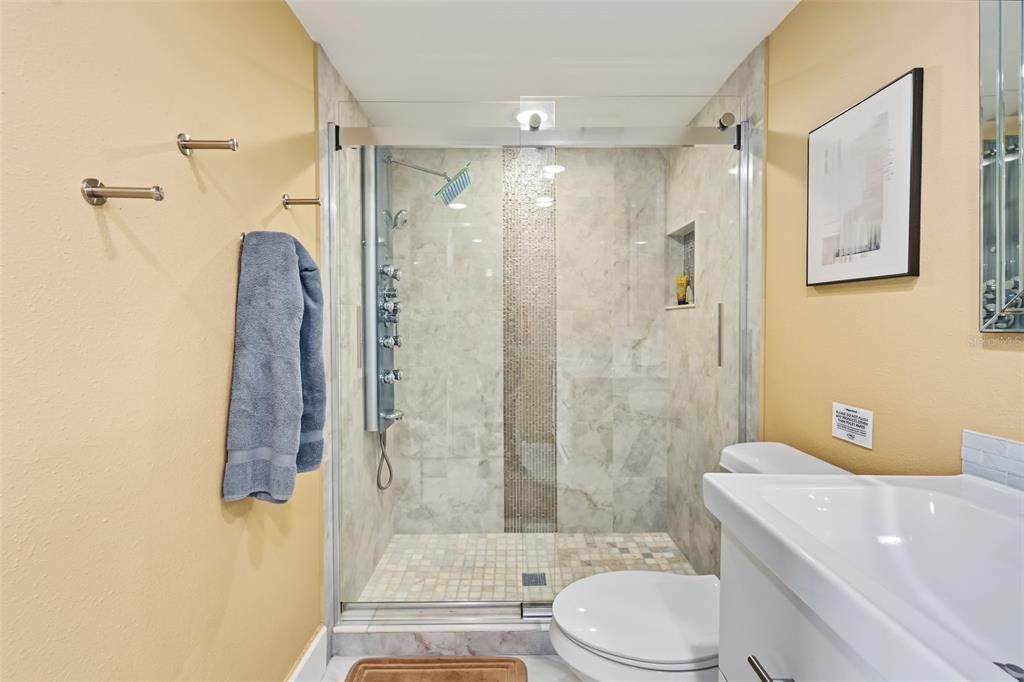 En Venta: $300,000 (2 camas, 2 baños, 960 Pies cuadrados)