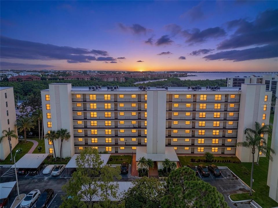 En Venta: $300,000 (2 camas, 2 baños, 960 Pies cuadrados)