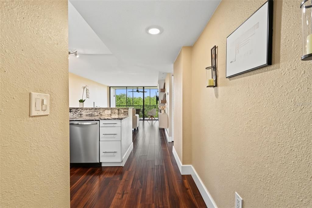 En Venta: $300,000 (2 camas, 2 baños, 960 Pies cuadrados)