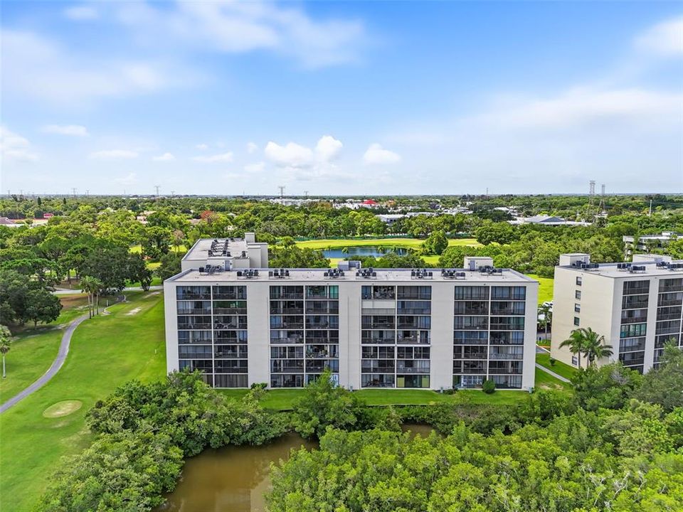 En Venta: $300,000 (2 camas, 2 baños, 960 Pies cuadrados)