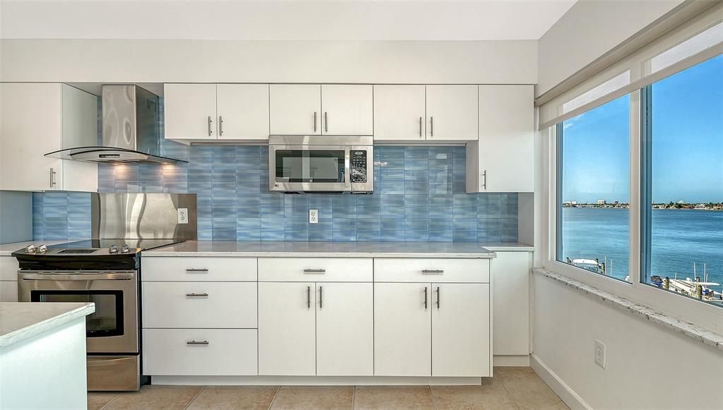 For Sale: $975,000 (2 beds, 2 baths, 1367 Square Feet)