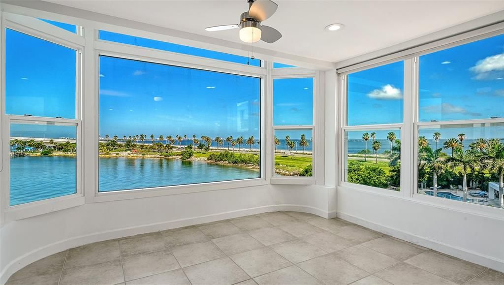For Sale: $975,000 (2 beds, 2 baths, 1367 Square Feet)