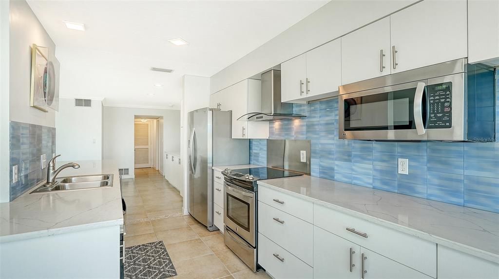 For Sale: $975,000 (2 beds, 2 baths, 1367 Square Feet)