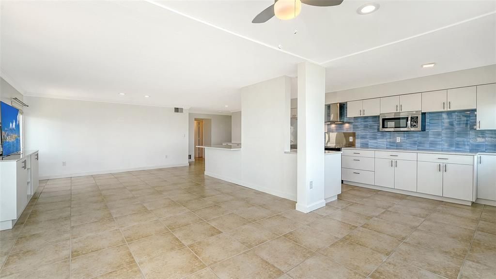 For Sale: $975,000 (2 beds, 2 baths, 1367 Square Feet)