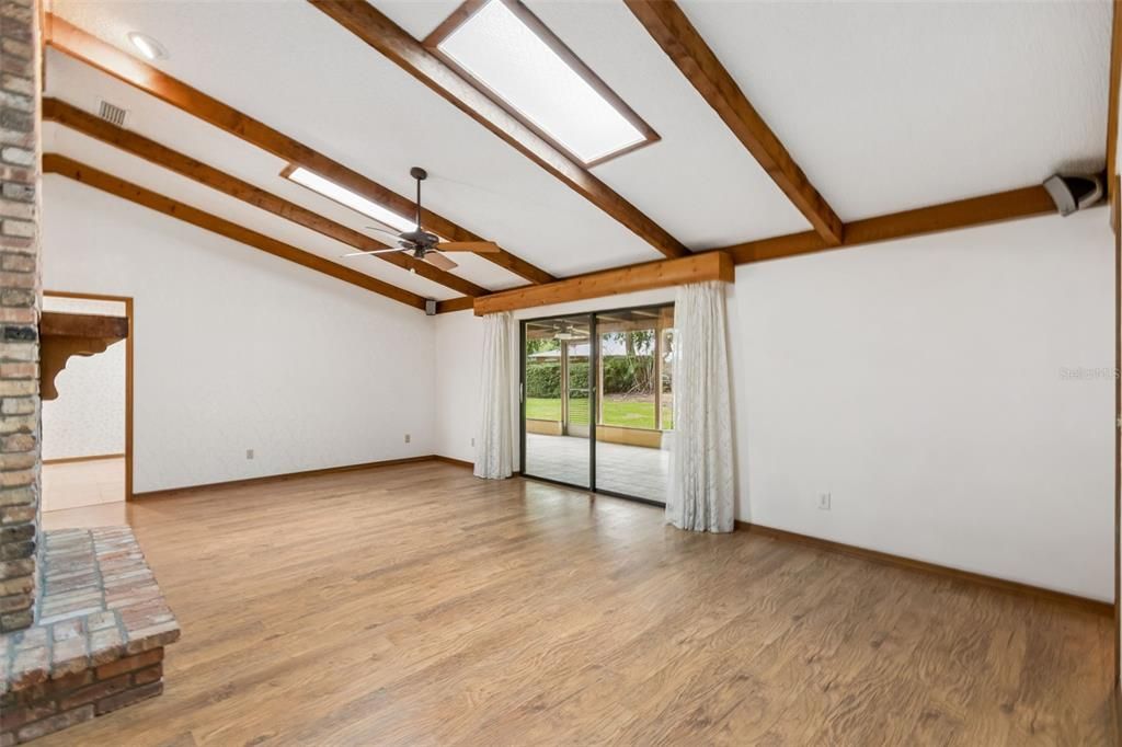 For Sale: $607,000 (4 beds, 2 baths, 2009 Square Feet)