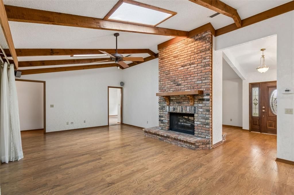For Sale: $607,000 (4 beds, 2 baths, 2009 Square Feet)