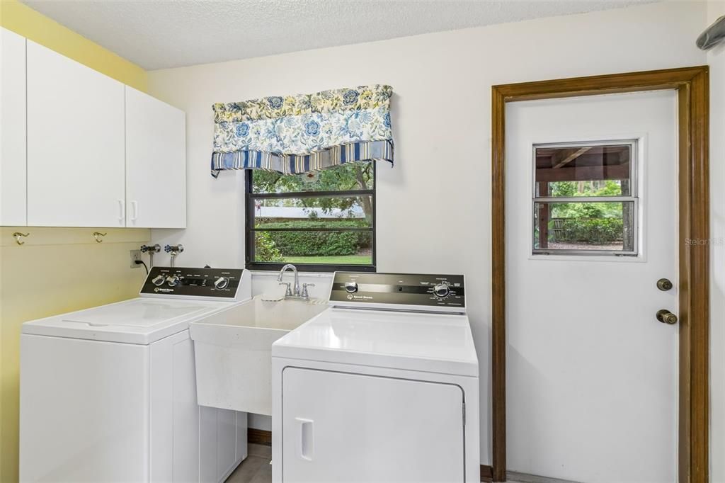 For Sale: $607,000 (4 beds, 2 baths, 2009 Square Feet)
