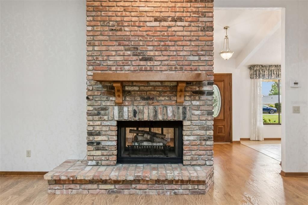 For Sale: $607,000 (4 beds, 2 baths, 2009 Square Feet)