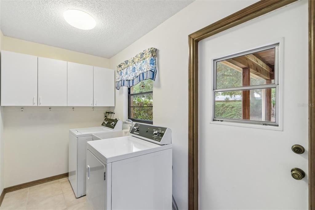 For Sale: $607,000 (4 beds, 2 baths, 2009 Square Feet)