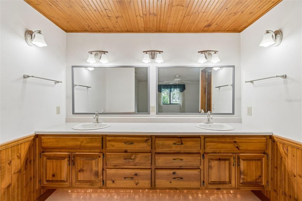 For Sale: $607,000 (4 beds, 2 baths, 2009 Square Feet)