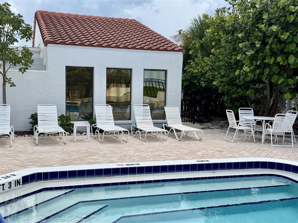 For Sale: $749,000 (2 beds, 2 baths, 1118 Square Feet)