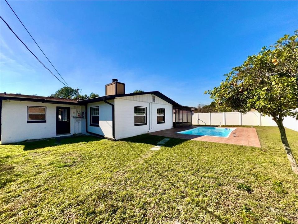 En Renta: $2,299 (3 camas, 2 baños, 1685 Pies cuadrados)