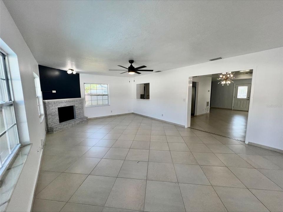 En Renta: $2,299 (3 camas, 2 baños, 1685 Pies cuadrados)