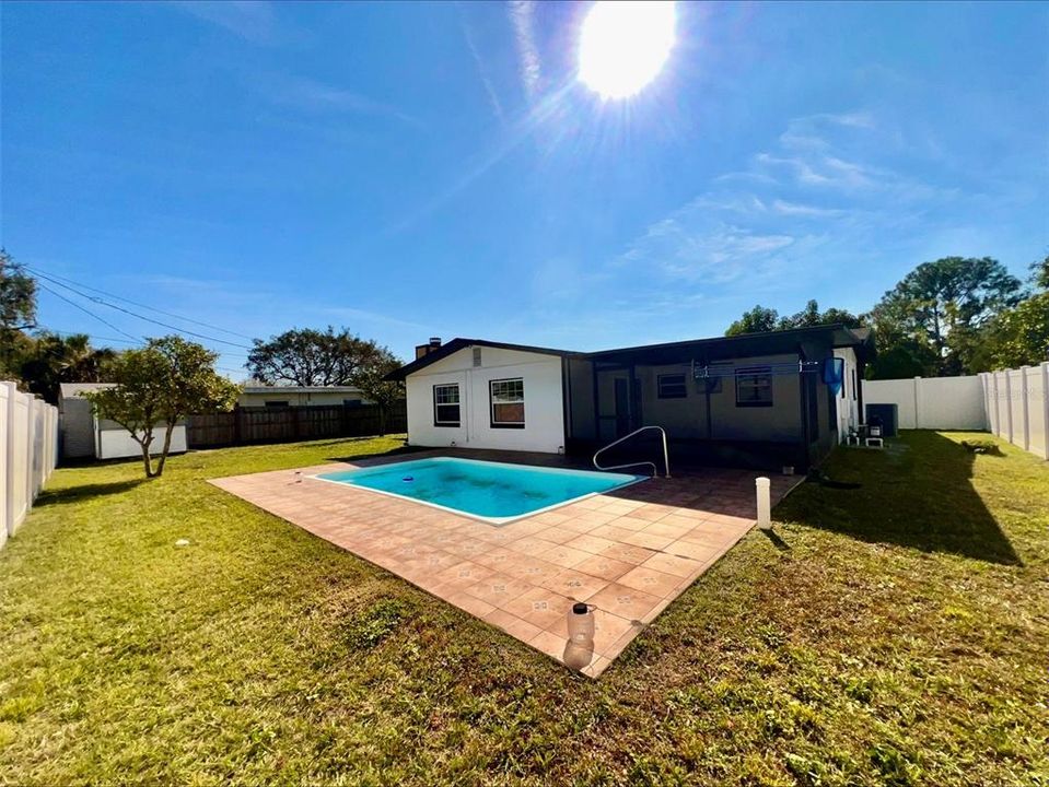 En Renta: $2,299 (3 camas, 2 baños, 1685 Pies cuadrados)