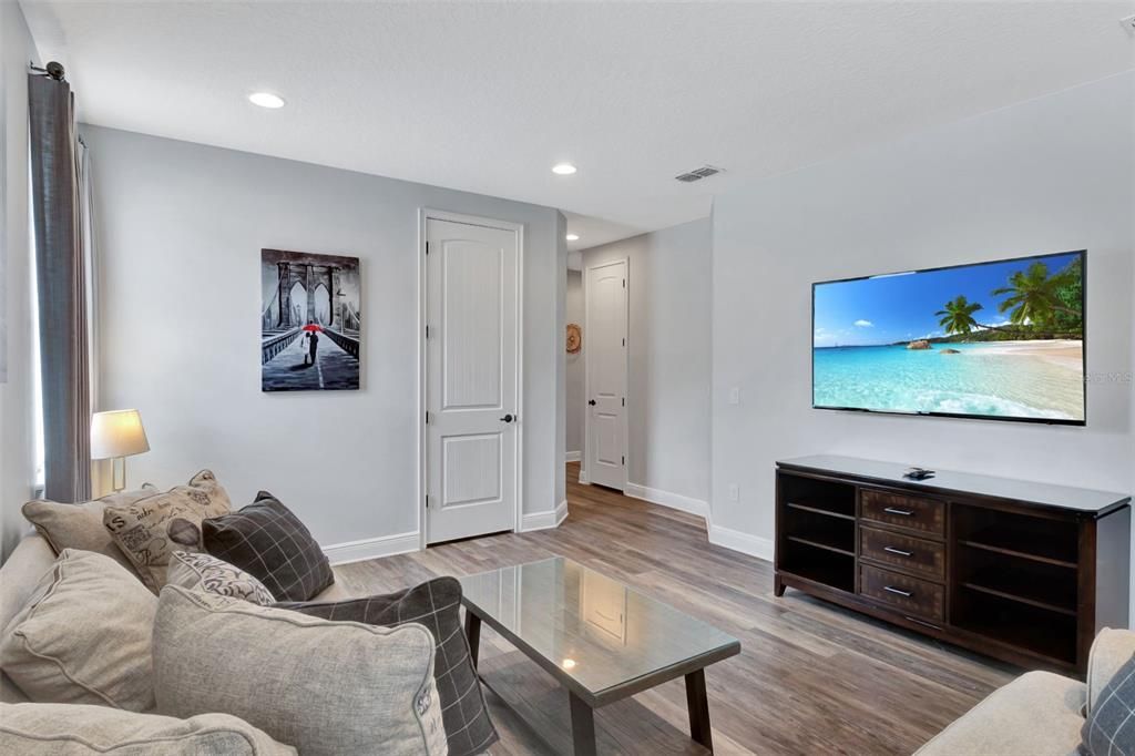 For Sale: $875,000 (10 beds, 10 baths, 4683 Square Feet)